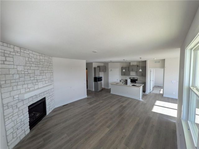 20754 W 188th Terrace, Spring Hill, KS 66083