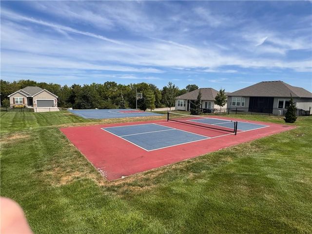 20754 W 188th Terrace, Spring Hill, KS 66083