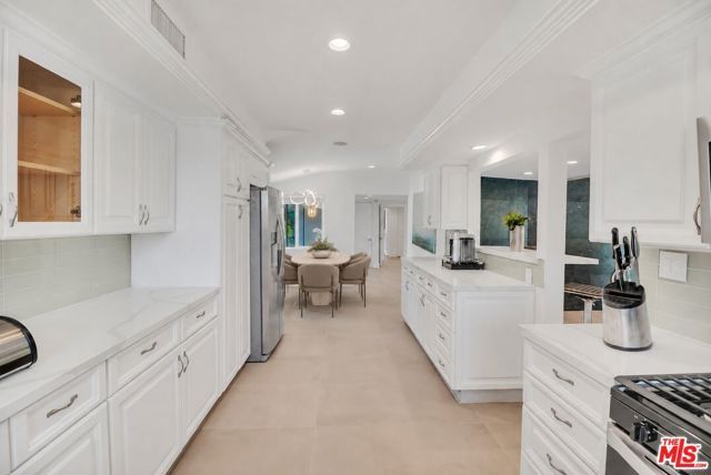 16047 Meadowcrest Road, Sherman Oaks, CA 91403