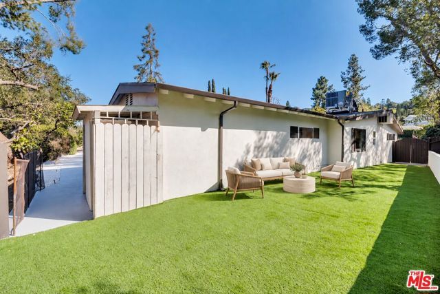 16047 Meadowcrest Road, Sherman Oaks, CA 91403