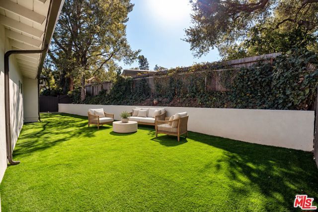 16047 Meadowcrest Road, Sherman Oaks, CA 91403