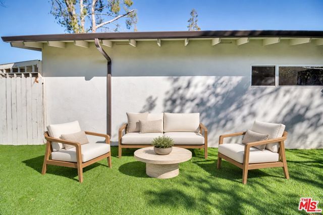 16047 Meadowcrest Road, Sherman Oaks, CA 91403