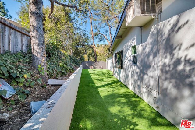 16047 Meadowcrest Road, Sherman Oaks, CA 91403