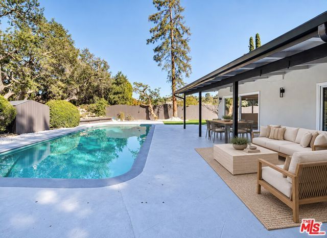 16047 Meadowcrest Road, Sherman Oaks, CA 91403