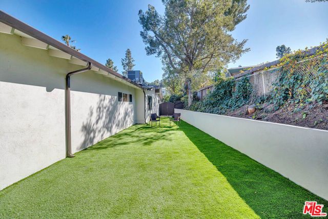 16047 Meadowcrest Road, Sherman Oaks, CA 91403