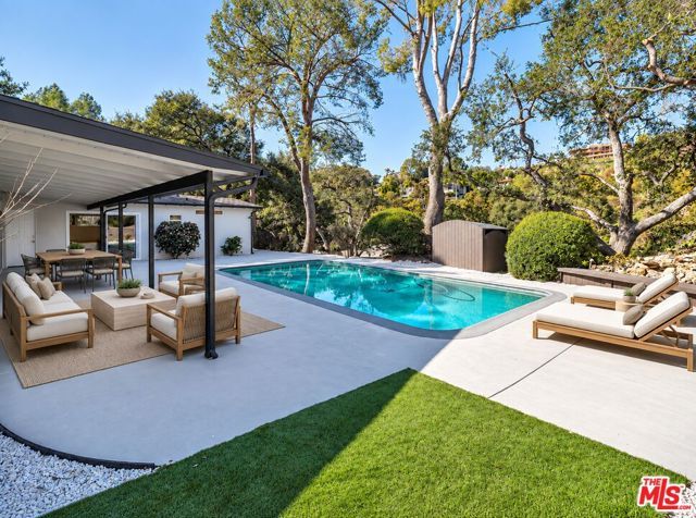 16047 Meadowcrest Road, Sherman Oaks, CA 91403