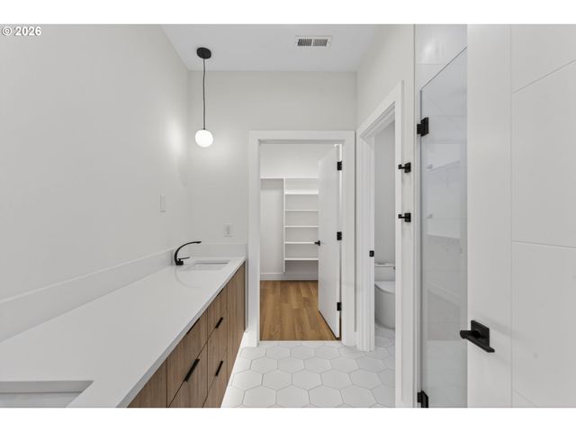 734 Se 35th St, Battle Ground, WA 98604