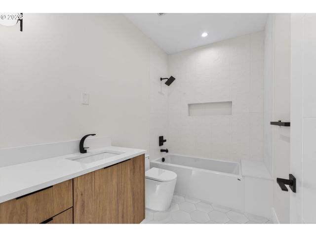 734 Se 35th St, Battle Ground, WA 98604