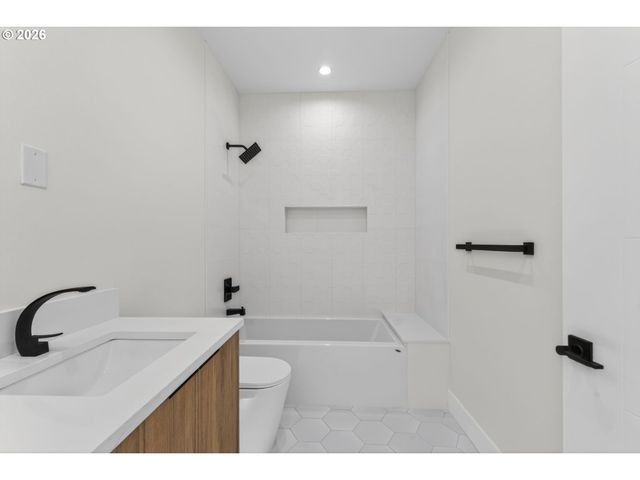 734 Se 35th St, Battle Ground, WA 98604