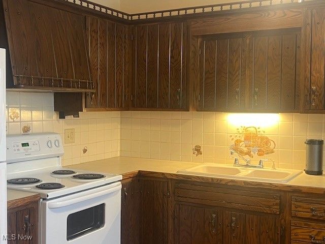 1124 Valley Drive NW, North Canton, OH 44720