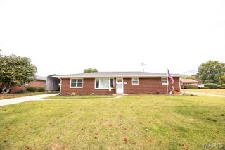 13 Blackburn Drive, Belleville, IL 62226