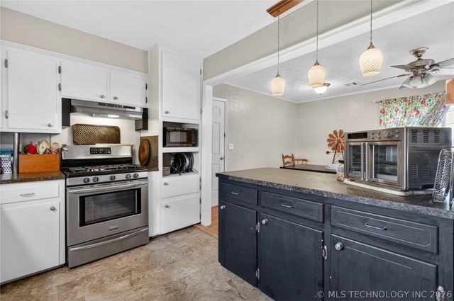 5716 Baylor Drive, Bartlesville, OK 74006