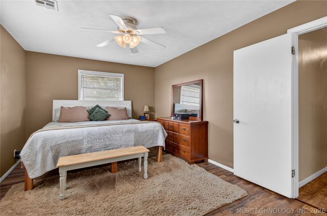 5716 Baylor Drive, Bartlesville, OK 74006