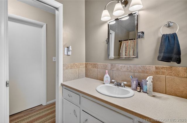 5716 Baylor Drive, Bartlesville, OK 74006
