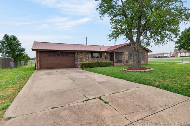 5716 Baylor Drive, Bartlesville, OK 74006