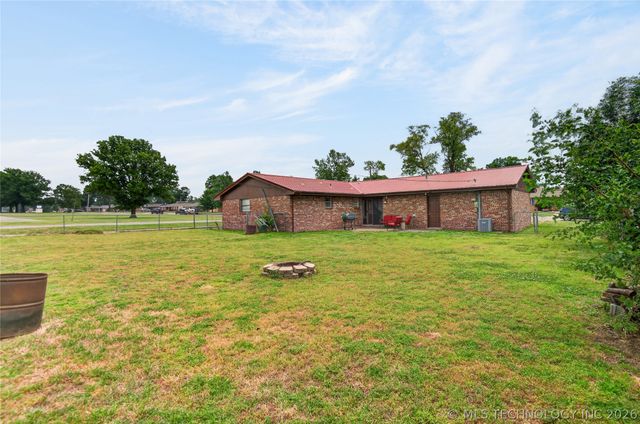 5716 Baylor Drive, Bartlesville, OK 74006