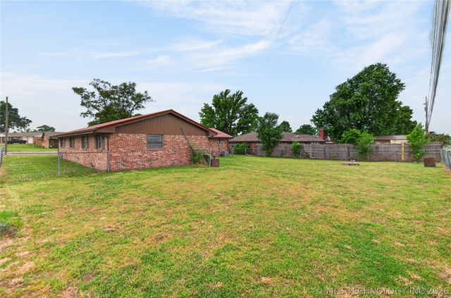 5716 Baylor Drive, Bartlesville, OK 74006