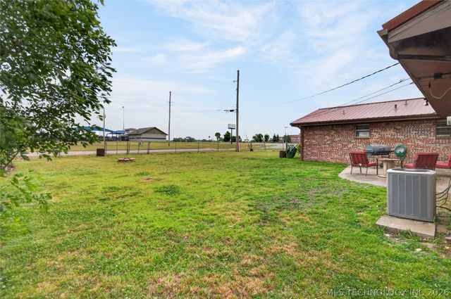 5716 Baylor Drive, Bartlesville, OK 74006