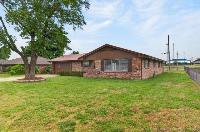 5716 Baylor Drive, Bartlesville, OK 74006