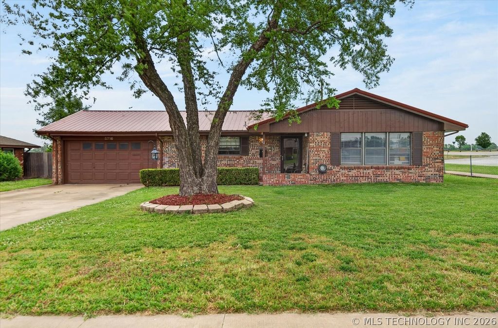 5716 Baylor Drive, Bartlesville, OK 74006