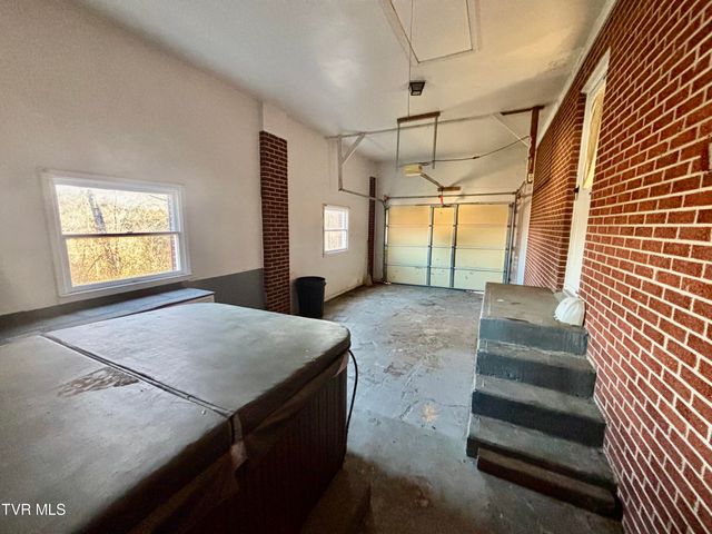 10027 Rellim Dr Road, Coeburn, VA 24230