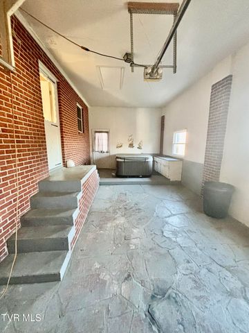 10027 Rellim Dr Road, Coeburn, VA 24230