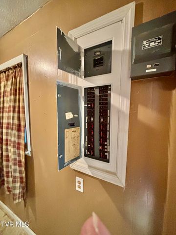 10027 Rellim Dr Road, Coeburn, VA 24230