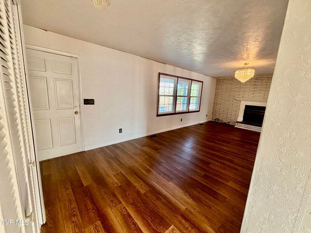 10027 Rellim Dr Road, Coeburn, VA 24230