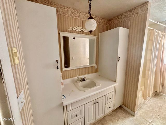 10027 Rellim Dr Road, Coeburn, VA 24230