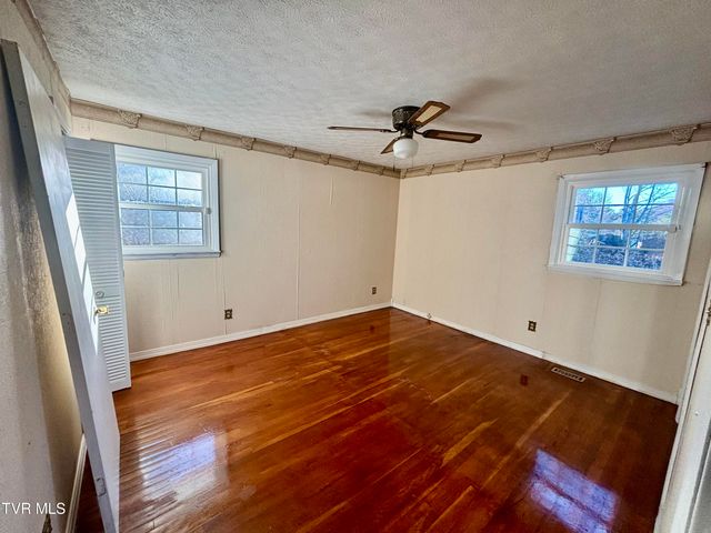 10027 Rellim Dr Road, Coeburn, VA 24230