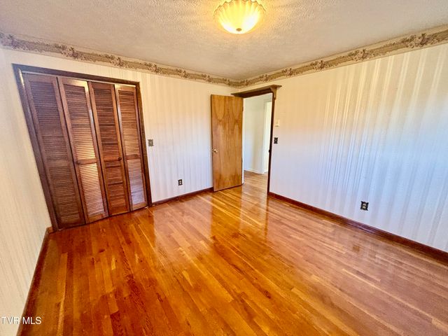 10027 Rellim Dr Road, Coeburn, VA 24230