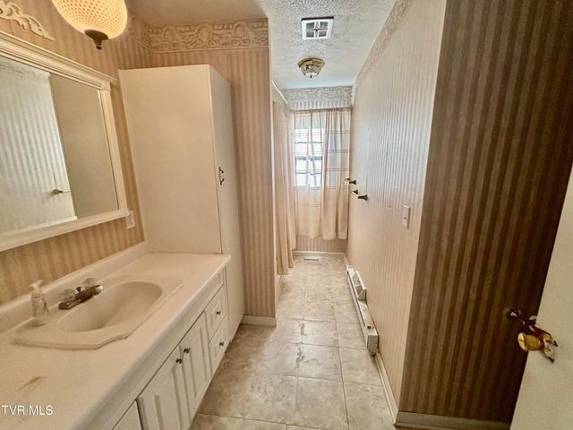 10027 Rellim Dr Road, Coeburn, VA 24230