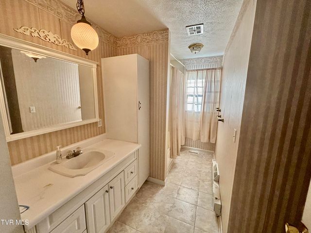 10027 Rellim Dr Road, Coeburn, VA 24230