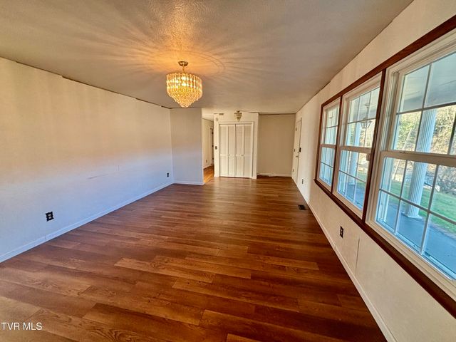 10027 Rellim Dr Road, Coeburn, VA 24230