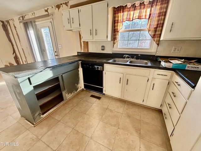 10027 Rellim Dr Road, Coeburn, VA 24230