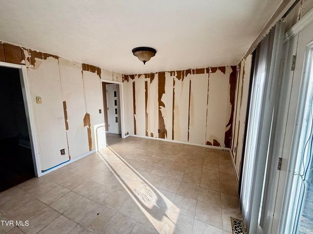 10027 Rellim Dr Road, Coeburn, VA 24230