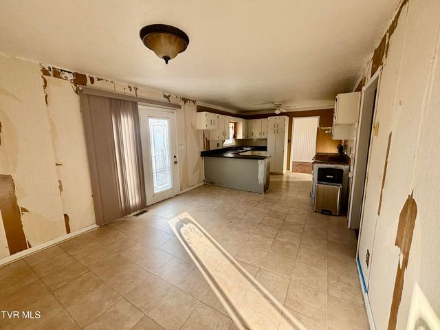 10027 Rellim Dr Road, Coeburn, VA 24230