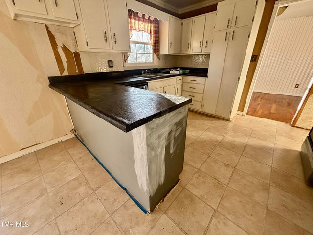 10027 Rellim Dr Road, Coeburn, VA 24230