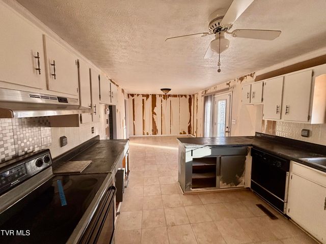 10027 Rellim Dr Road, Coeburn, VA 24230