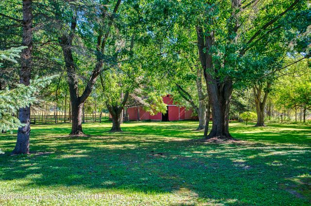 1620 N Michigan Road, Eaton Rapids, MI 48827