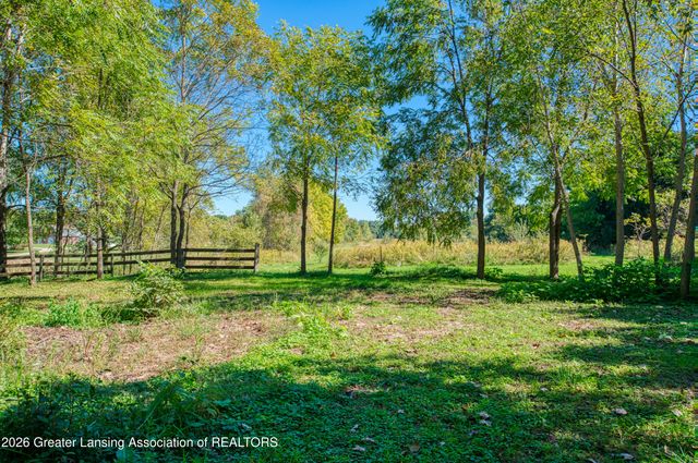 1620 N Michigan Road, Eaton Rapids, MI 48827