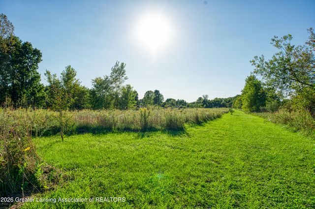 1620 N Michigan Road, Eaton Rapids, MI 48827