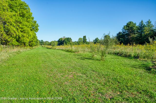 1620 N Michigan Road, Eaton Rapids, MI 48827