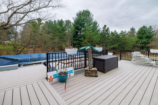 6795 S Whispering Woods, Demotte, IN 46310