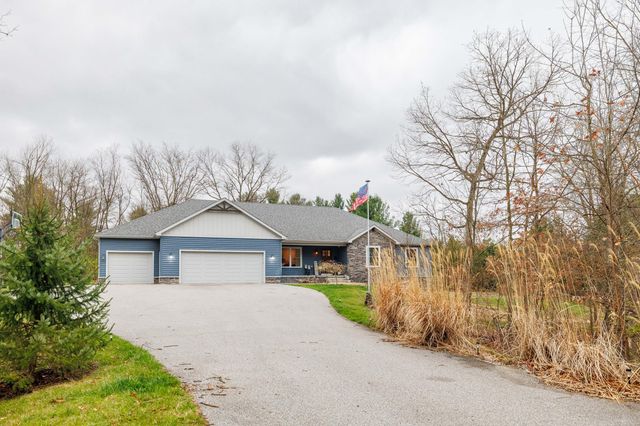 6795 S Whispering Woods, Demotte, IN 46310