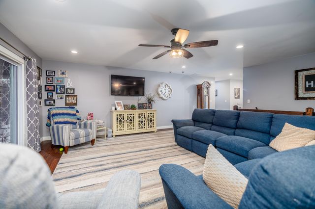 6795 S Whispering Woods, Demotte, IN 46310