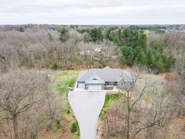 6795 S Whispering Woods, Demotte, IN 46310