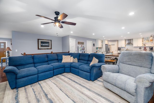 6795 S Whispering Woods, Demotte, IN 46310