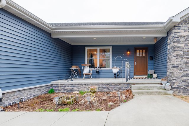 6795 S Whispering Woods, Demotte, IN 46310