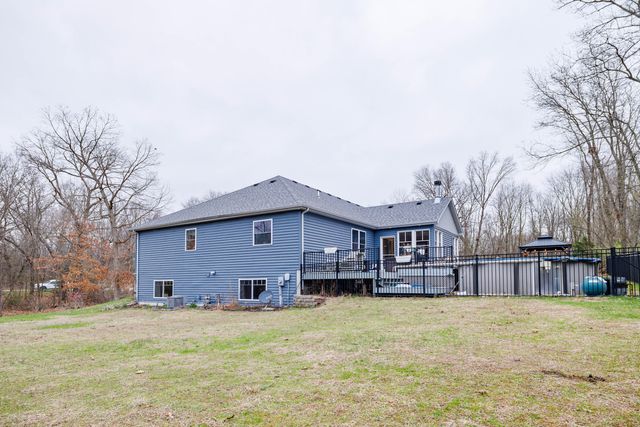 6795 S Whispering Woods, Demotte, IN 46310